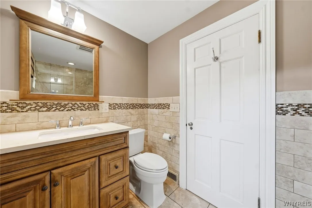 64 Grosvenor Road, Tonawanda, New York 14223, Tonawanda, New York 14223, 4 Bedroom Bedrooms, 10 Room Rooms,1 BathroomBathrooms,Residential,For Sale,64 Grosvenor Road, Tonawanda, New York 14223,0,B1718583