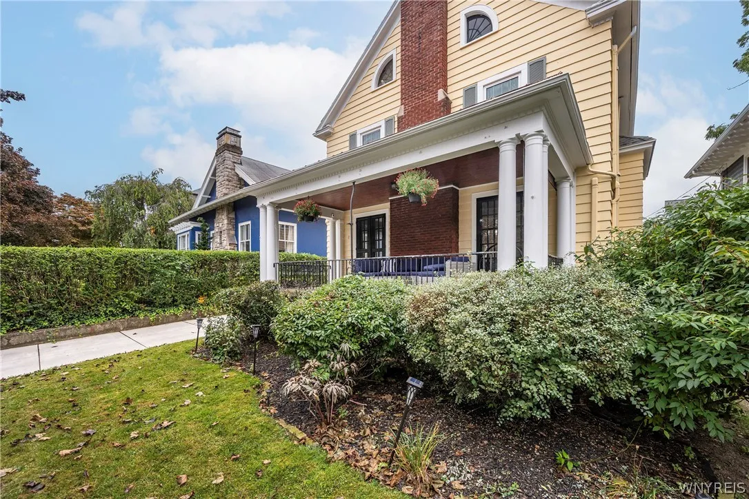 40 Jewett Parkway, Buffalo, New York 14214, Buffalo, New York 14214, 3 Bedroom Bedrooms, 12 Room Rooms,2 BathroomBathrooms,Residential,For Sale,40 Jewett Parkway, Buffalo, New York 14214,0,B1718380