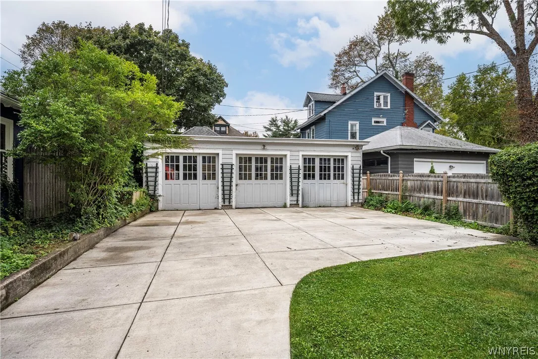 40 Jewett Parkway, Buffalo, New York 14214, Buffalo, New York 14214, 3 Bedroom Bedrooms, 12 Room Rooms,2 BathroomBathrooms,Residential,For Sale,40 Jewett Parkway, Buffalo, New York 14214,0,B1718380
