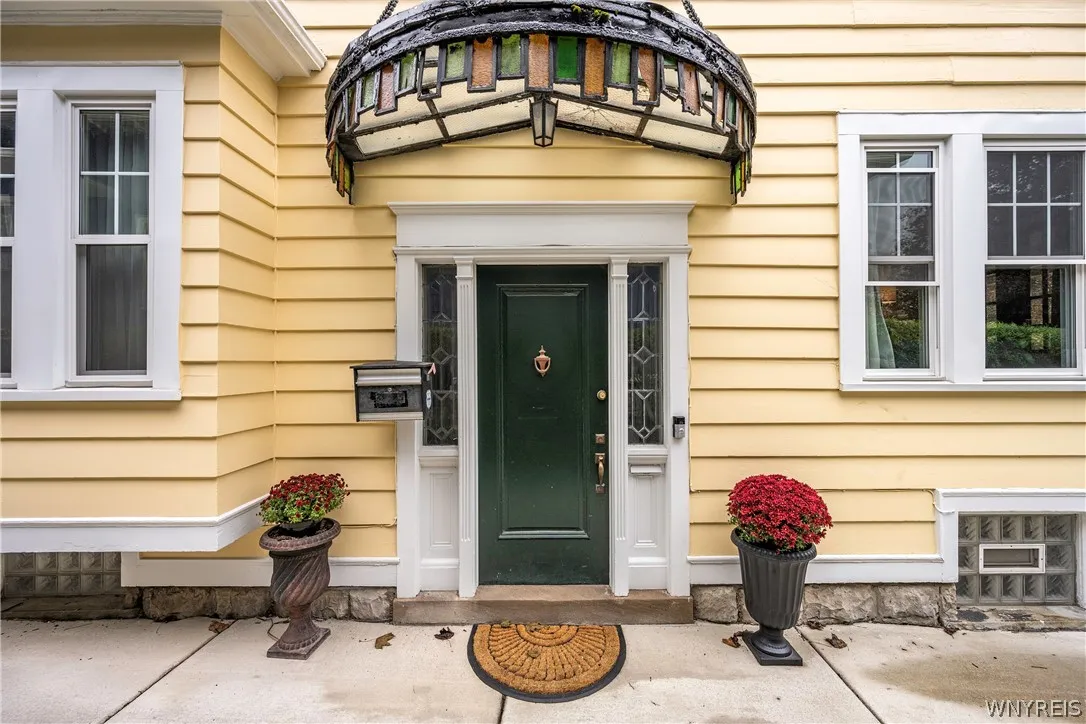 40 Jewett Parkway, Buffalo, New York 14214, Buffalo, New York 14214, 3 Bedroom Bedrooms, 12 Room Rooms,2 BathroomBathrooms,Residential,For Sale,40 Jewett Parkway, Buffalo, New York 14214,0,B1718380