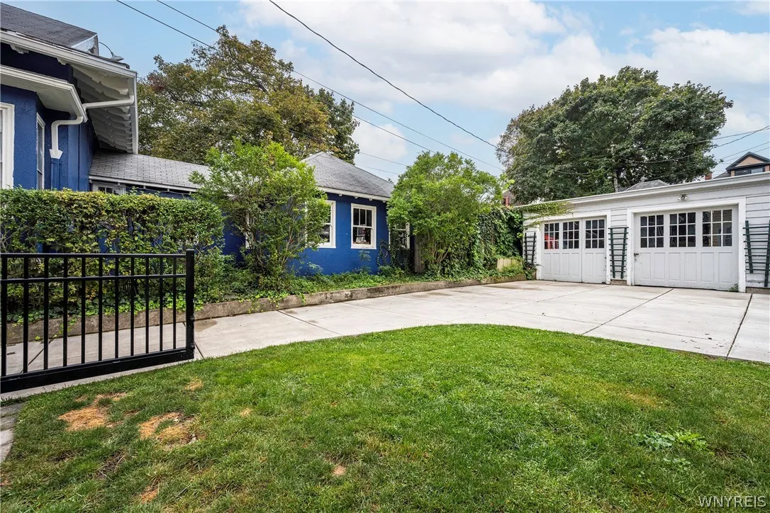40 Jewett Parkway, Buffalo, New York 14214, Buffalo, New York 14214, 3 Bedroom Bedrooms, 12 Room Rooms,2 BathroomBathrooms,Residential,For Sale,40 Jewett Parkway, Buffalo, New York 14214,0,B1718380