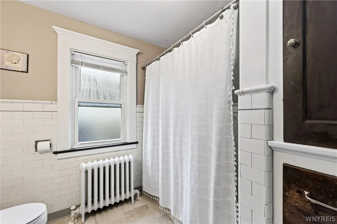 40 Jewett Parkway, Buffalo, New York 14214, Buffalo, New York 14214, 3 Bedroom Bedrooms, 12 Room Rooms,2 BathroomBathrooms,Residential,For Sale,40 Jewett Parkway, Buffalo, New York 14214,0,B1718380