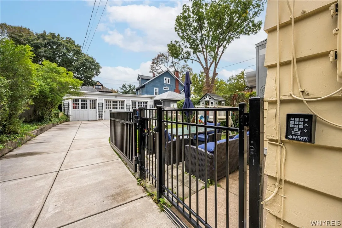 40 Jewett Parkway, Buffalo, New York 14214, Buffalo, New York 14214, 3 Bedroom Bedrooms, 12 Room Rooms,2 BathroomBathrooms,Residential,For Sale,40 Jewett Parkway, Buffalo, New York 14214,0,B1718380