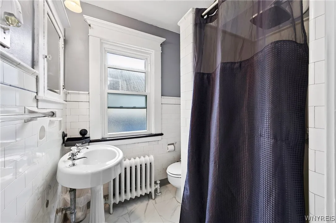 40 Jewett Parkway, Buffalo, New York 14214, Buffalo, New York 14214, 3 Bedroom Bedrooms, 12 Room Rooms,2 BathroomBathrooms,Residential,For Sale,40 Jewett Parkway, Buffalo, New York 14214,0,B1718380