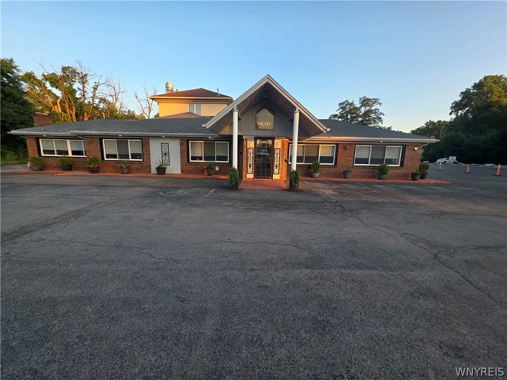 9415 Main Street, Clarence, New York 14031, Clarence, New York 14031, ,Commercial Lease,For Rent,9415 Main Street, Clarence, New York 14031,0,B1718748