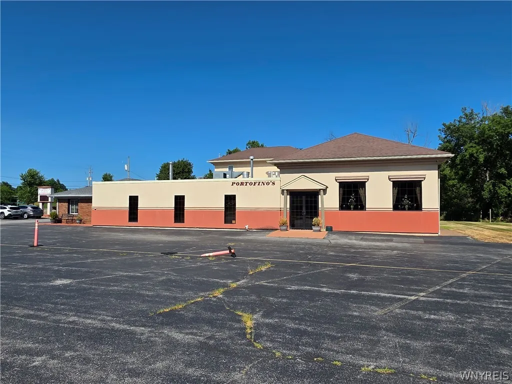 9415 Main Street, Clarence, New York 14031, Clarence, New York 14031, ,Commercial Lease,For Rent,9415 Main Street, Clarence, New York 14031,0,B1718748