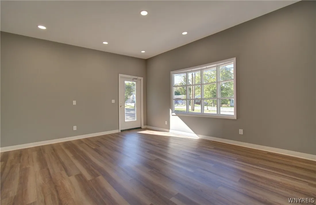Commercial Space/Studio/Office