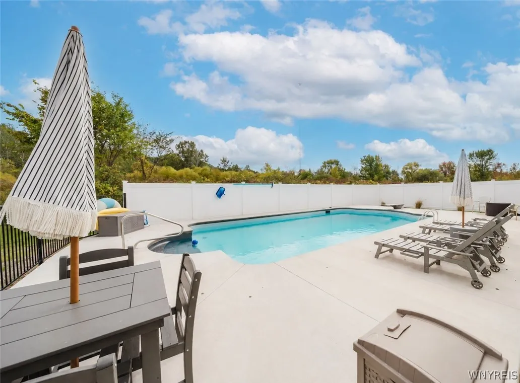 62 Windham Court, Grand Island, New York 14072, Grand Island, New York 14072, 4 Bedroom Bedrooms, 15 Room Rooms,2 BathroomBathrooms,Residential,For Sale,62 Windham Court, Grand Island, New York 14072,0,B1718437