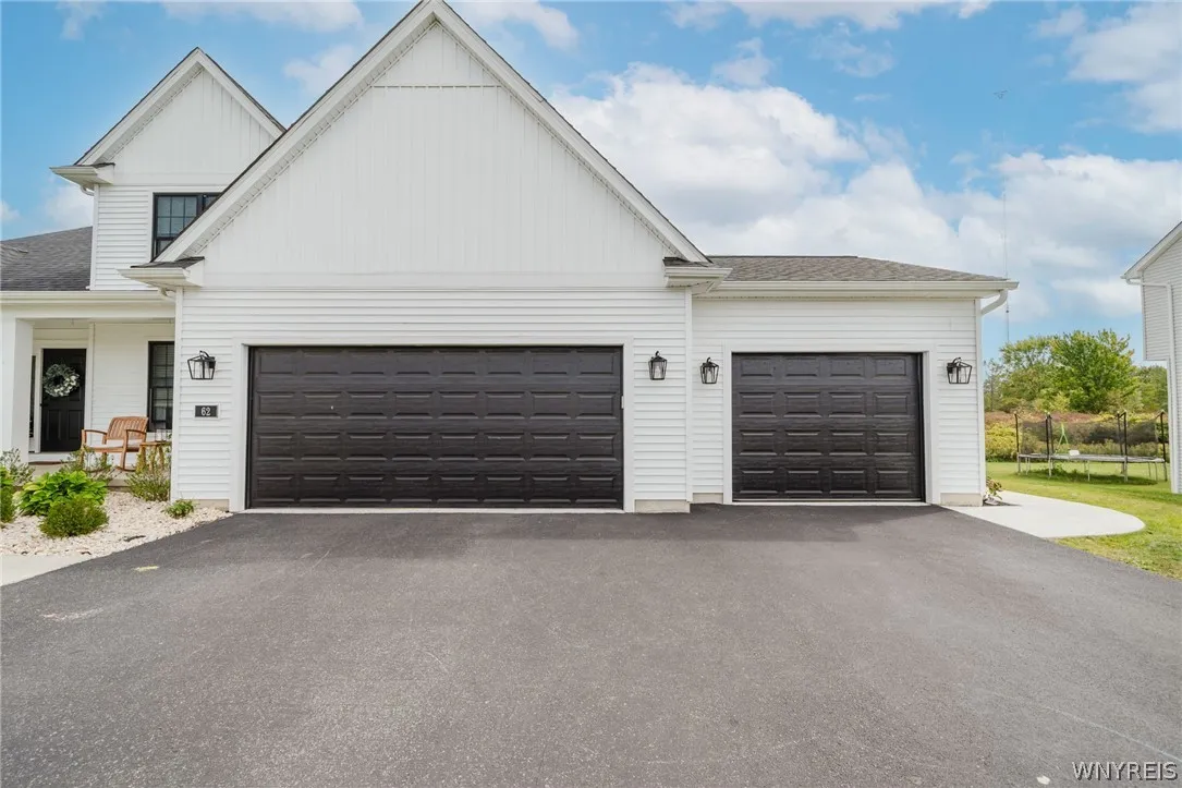 62 Windham Court, Grand Island, New York 14072, Grand Island, New York 14072, 4 Bedroom Bedrooms, 15 Room Rooms,2 BathroomBathrooms,Residential,For Sale,62 Windham Court, Grand Island, New York 14072,0,B1718437