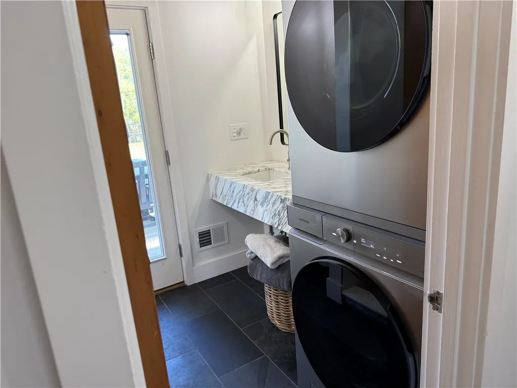 1579 Lakeview Road, Hamburg, New York 14085, Hamburg, New York 14085, 2 Bedroom Bedrooms, 6 Room Rooms,1 BathroomBathrooms,Residential,For Sale,1579 Lakeview Road, Hamburg, New York 14085,0,R1719184