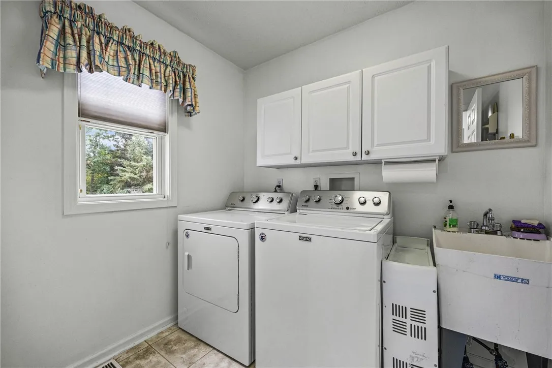25 Acorn Valley Trl, Ogden, New York 14624, Ogden, New York 14624, 3 Bedroom Bedrooms, 6 Room Rooms,2 BathroomBathrooms,Residential,For Sale,25 Acorn Valley Trl, Ogden, New York 14624,0,R1718419