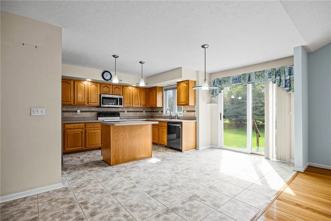 25 Acorn Valley Trl, Ogden, New York 14624, Ogden, New York 14624, 3 Bedroom Bedrooms, 6 Room Rooms,2 BathroomBathrooms,Residential,For Sale,25 Acorn Valley Trl, Ogden, New York 14624,0,R1718419