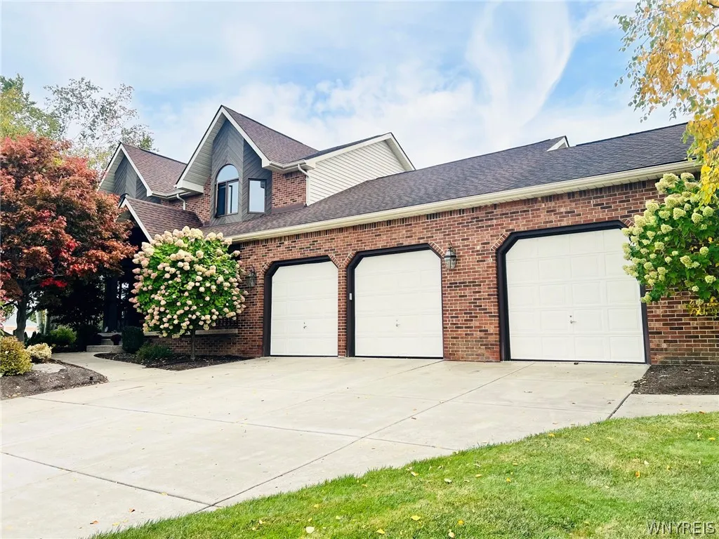 5470 Country Club Lane, Hamburg, New York 14075, Hamburg, New York 14075, 4 Bedroom Bedrooms, 10 Room Rooms,3 BathroomBathrooms,Residential,For Sale,5470 Country Club Lane, Hamburg, New York 14075,0,B1718958