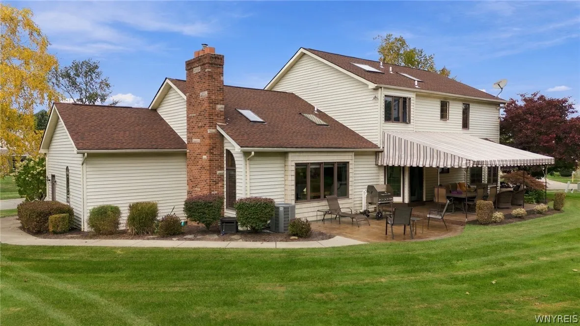 5470 Country Club Lane, Hamburg, New York 14075, Hamburg, New York 14075, 4 Bedroom Bedrooms, 10 Room Rooms,3 BathroomBathrooms,Residential,For Sale,5470 Country Club Lane, Hamburg, New York 14075,0,B1718958