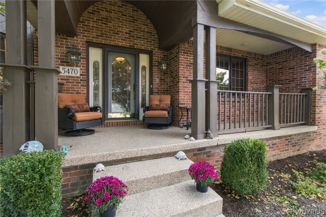 5470 Country Club Lane, Hamburg, New York 14075, Hamburg, New York 14075, 4 Bedroom Bedrooms, 10 Room Rooms,3 BathroomBathrooms,Residential,For Sale,5470 Country Club Lane, Hamburg, New York 14075,0,B1718958