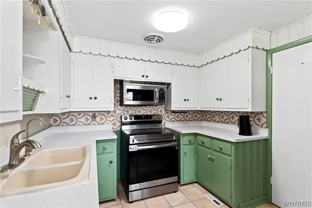 3 Hazel Court, Orchard Park, New York 14224, Orchard Park, New York 14224, 3 Bedroom Bedrooms, 6 Room Rooms,1 BathroomBathrooms,Residential,For Sale,3 Hazel Court, Orchard Park, New York 14224,0,B1718980