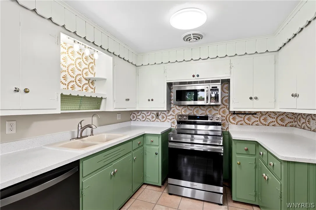 3 Hazel Court, Orchard Park, New York 14224, Orchard Park, New York 14224, 3 Bedroom Bedrooms, 6 Room Rooms,1 BathroomBathrooms,Residential,For Sale,3 Hazel Court, Orchard Park, New York 14224,0,B1718980