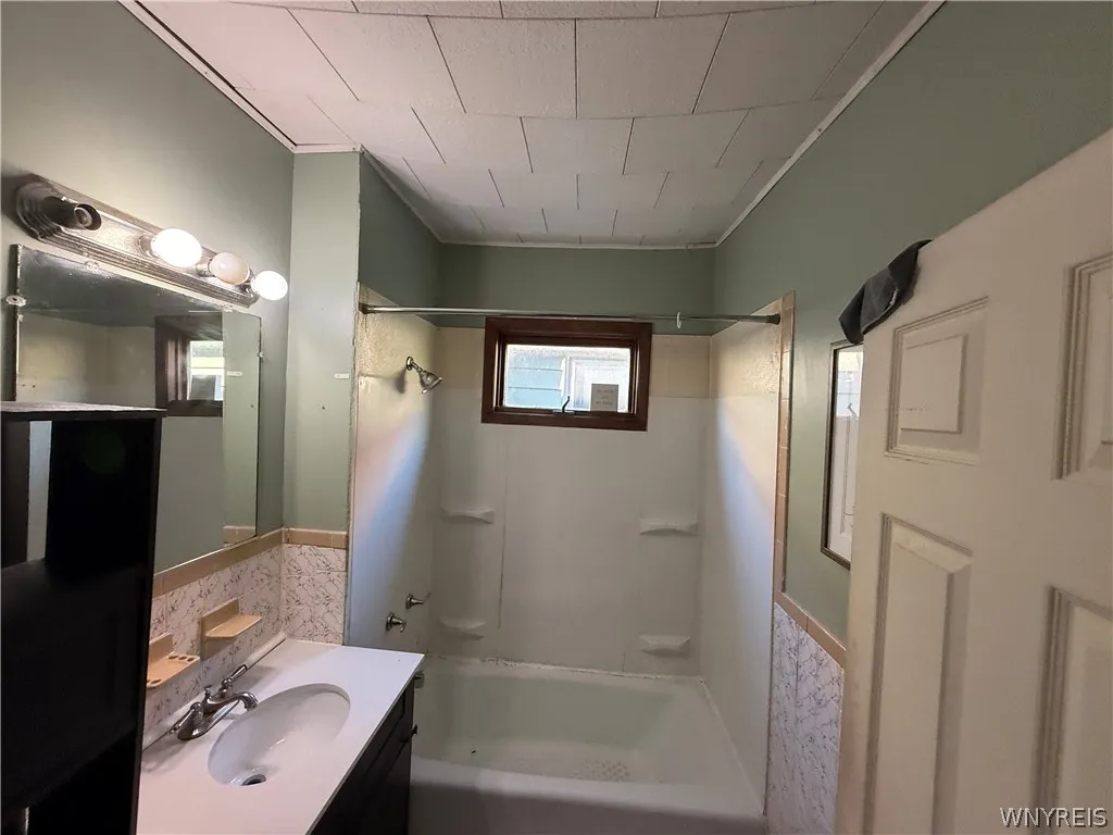 315 Grant Street, Buffalo, New York 14213, Buffalo, New York 14213, 6 Bedroom Bedrooms, ,2 BathroomBathrooms,Residential,For Sale,315 Grant Street, Buffalo, New York 14213,0,B1719246