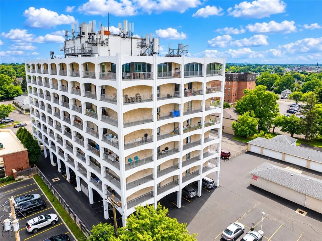 5854 Main Street 501, Amherst, New York 14221, Amherst, New York 14221, 2 Bedroom Bedrooms, 6 Room Rooms,1 BathroomBathrooms,Residential,For Sale,5854 Main Street 501, Amherst, New York 14221,0,R1719088