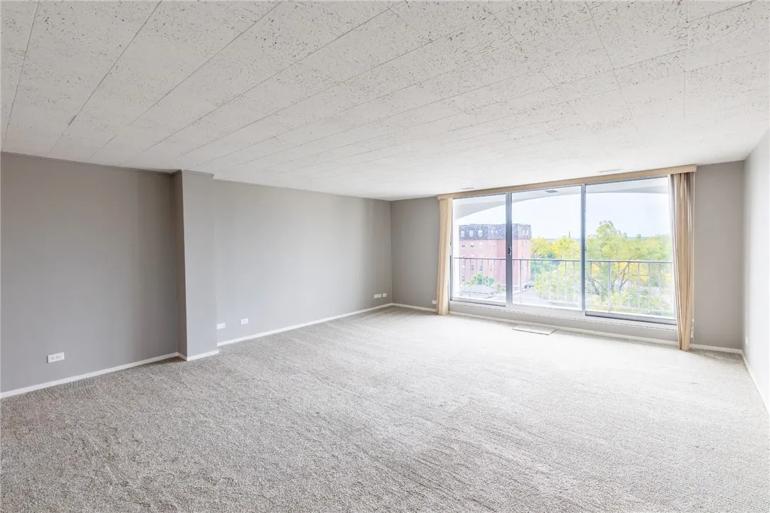 5854 Main Street 501, Amherst, New York 14221, Amherst, New York 14221, 2 Bedroom Bedrooms, 6 Room Rooms,1 BathroomBathrooms,Residential,For Sale,5854 Main Street 501, Amherst, New York 14221,0,R1719088