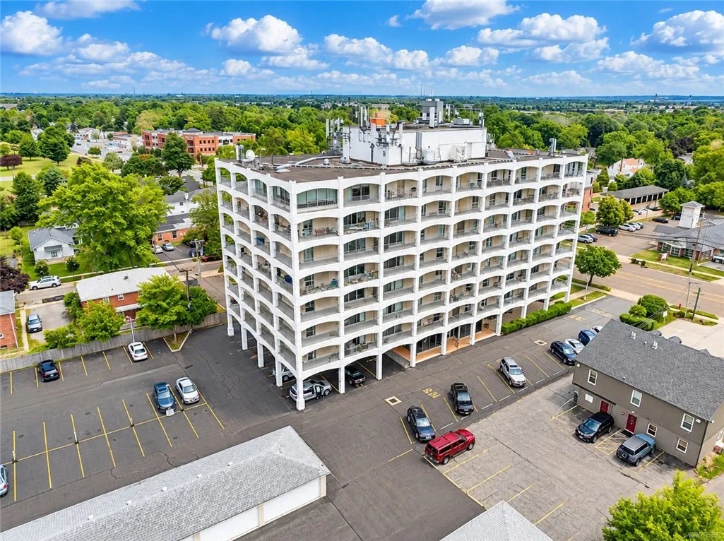 5854 Main Street 501, Amherst, New York 14221, Amherst, New York 14221, 2 Bedroom Bedrooms, 6 Room Rooms,1 BathroomBathrooms,Residential,For Sale,5854 Main Street 501, Amherst, New York 14221,0,R1719088