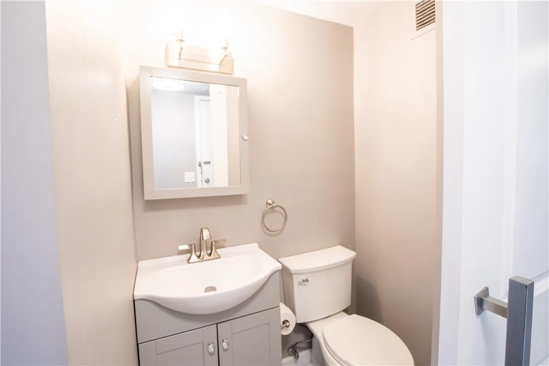 5854 Main Street 501, Amherst, New York 14221, Amherst, New York 14221, 2 Bedroom Bedrooms, 6 Room Rooms,1 BathroomBathrooms,Residential,For Sale,5854 Main Street 501, Amherst, New York 14221,0,R1719088