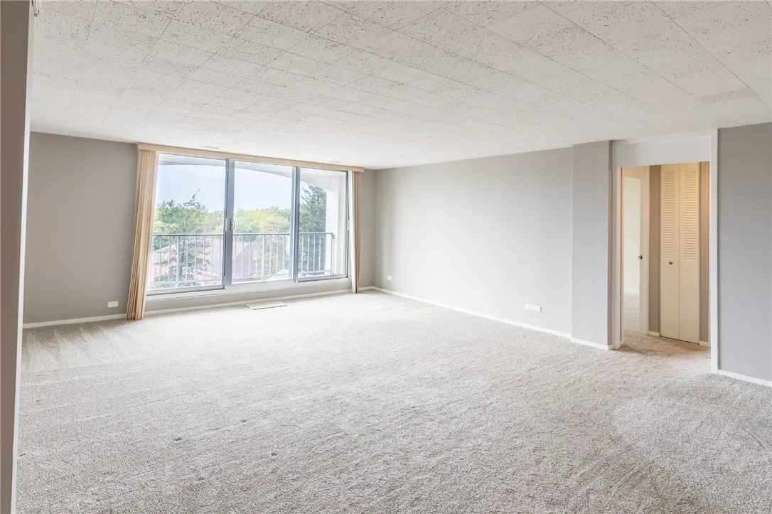 5854 Main Street 501, Amherst, New York 14221, Amherst, New York 14221, 2 Bedroom Bedrooms, 6 Room Rooms,1 BathroomBathrooms,Residential,For Sale,5854 Main Street 501, Amherst, New York 14221,0,R1719088