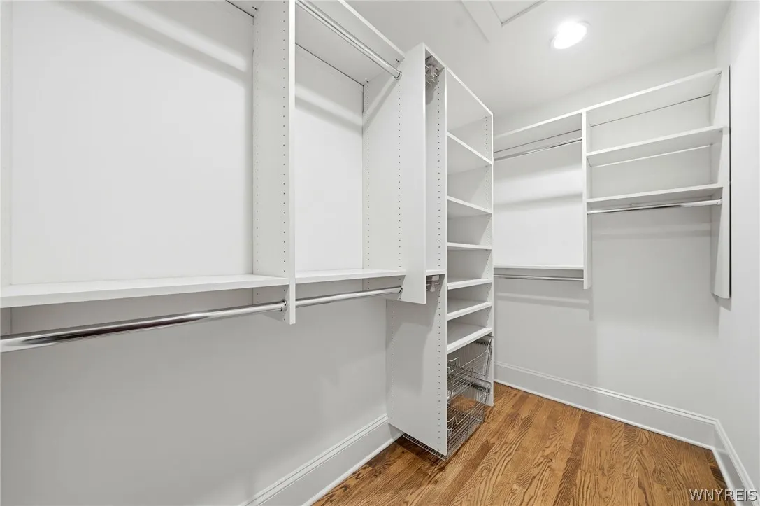 ensuite walk-in closet
