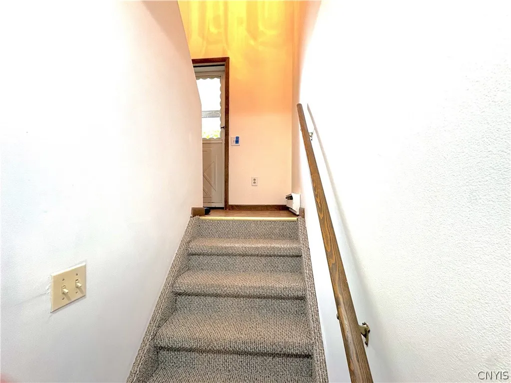 55 White Street, Kirkland, New York 13323, Kirkland, New York 13323, 2 Bedroom Bedrooms, 5 Room Rooms,1 BathroomBathrooms,Residential Lease,For Rent,55 White Street, Kirkland, New York 13323,0,S1719314