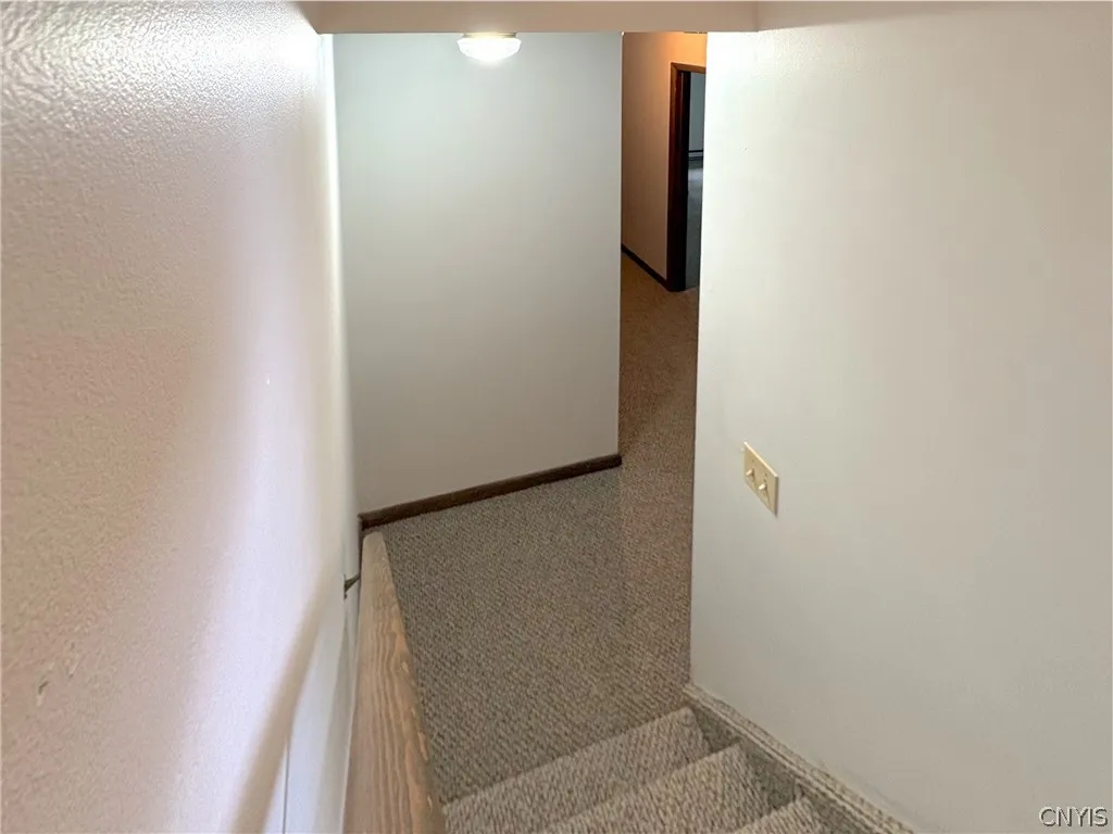 55 White Street, Kirkland, New York 13323, Kirkland, New York 13323, 2 Bedroom Bedrooms, 5 Room Rooms,1 BathroomBathrooms,Residential Lease,For Rent,55 White Street, Kirkland, New York 13323,0,S1719314