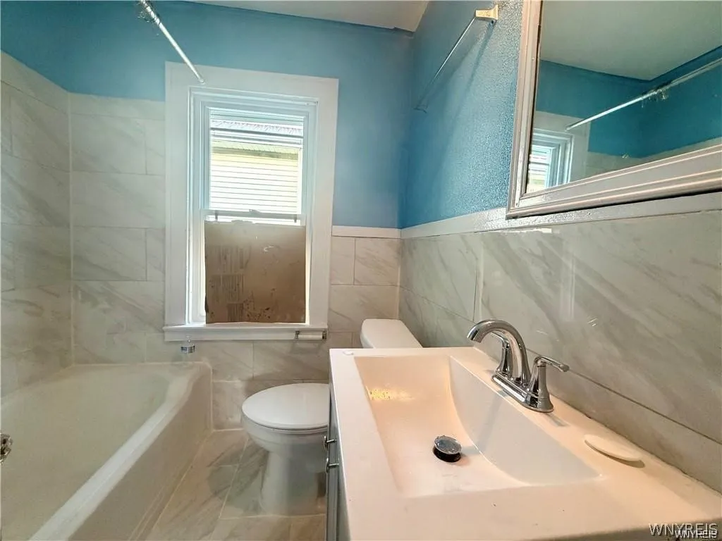 484 Dartmouth Avenue, Buffalo, New York 14215, Buffalo, New York 14215, 3 Bedroom Bedrooms, 7 Room Rooms,1 BathroomBathrooms,Residential Lease,For Rent,484 Dartmouth Avenue, Buffalo, New York 14215,0,B1719317