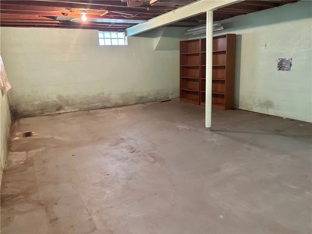 2137 West Ridge Road, Greece, New York 14626, Greece, New York 14626, 3 Bedroom Bedrooms, 9 Room Rooms,1 BathroomBathrooms,Residential,For Sale,2137 West Ridge Road, Greece, New York 14626,0,R1718961