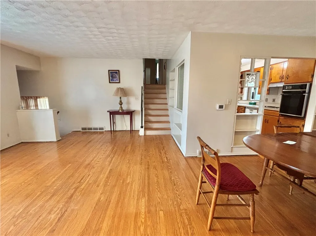2137 West Ridge Road, Greece, New York 14626, Greece, New York 14626, 3 Bedroom Bedrooms, 9 Room Rooms,1 BathroomBathrooms,Residential,For Sale,2137 West Ridge Road, Greece, New York 14626,0,R1718961