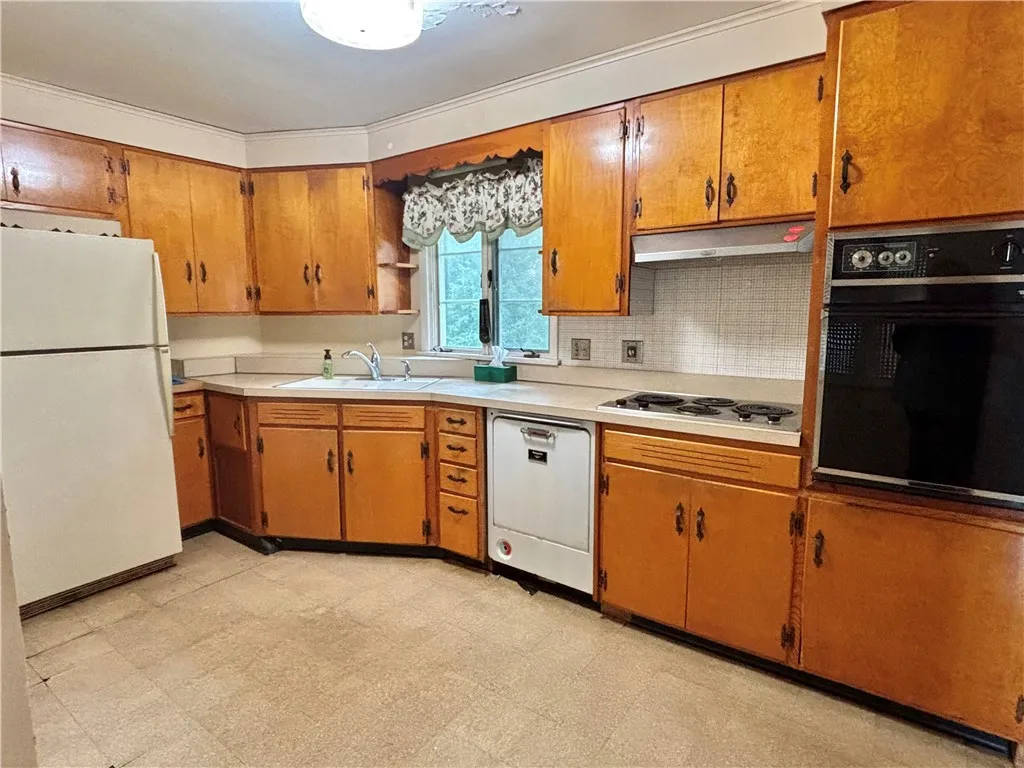 2137 West Ridge Road, Greece, New York 14626, Greece, New York 14626, 3 Bedroom Bedrooms, 9 Room Rooms,1 BathroomBathrooms,Residential,For Sale,2137 West Ridge Road, Greece, New York 14626,0,R1718961