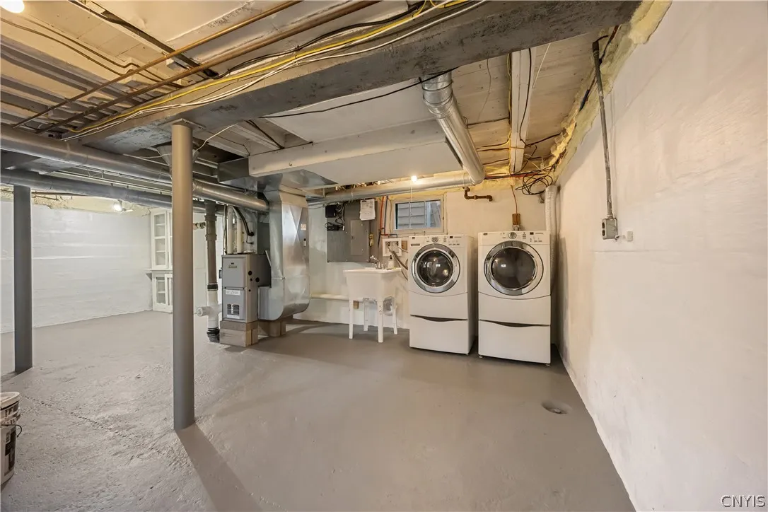 207 Garden City Drive, Salina, New York 13211, Salina, New York 13211, 3 Bedroom Bedrooms, 8 Room Rooms,1 BathroomBathrooms,Residential,For Sale,207 Garden City Drive, Salina, New York 13211,0,S1719358