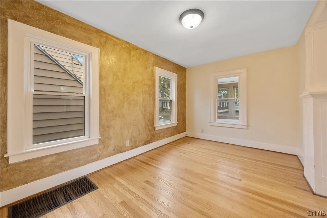 207 Garden City Drive, Salina, New York 13211, Salina, New York 13211, 3 Bedroom Bedrooms, 8 Room Rooms,1 BathroomBathrooms,Residential,For Sale,207 Garden City Drive, Salina, New York 13211,0,S1719358