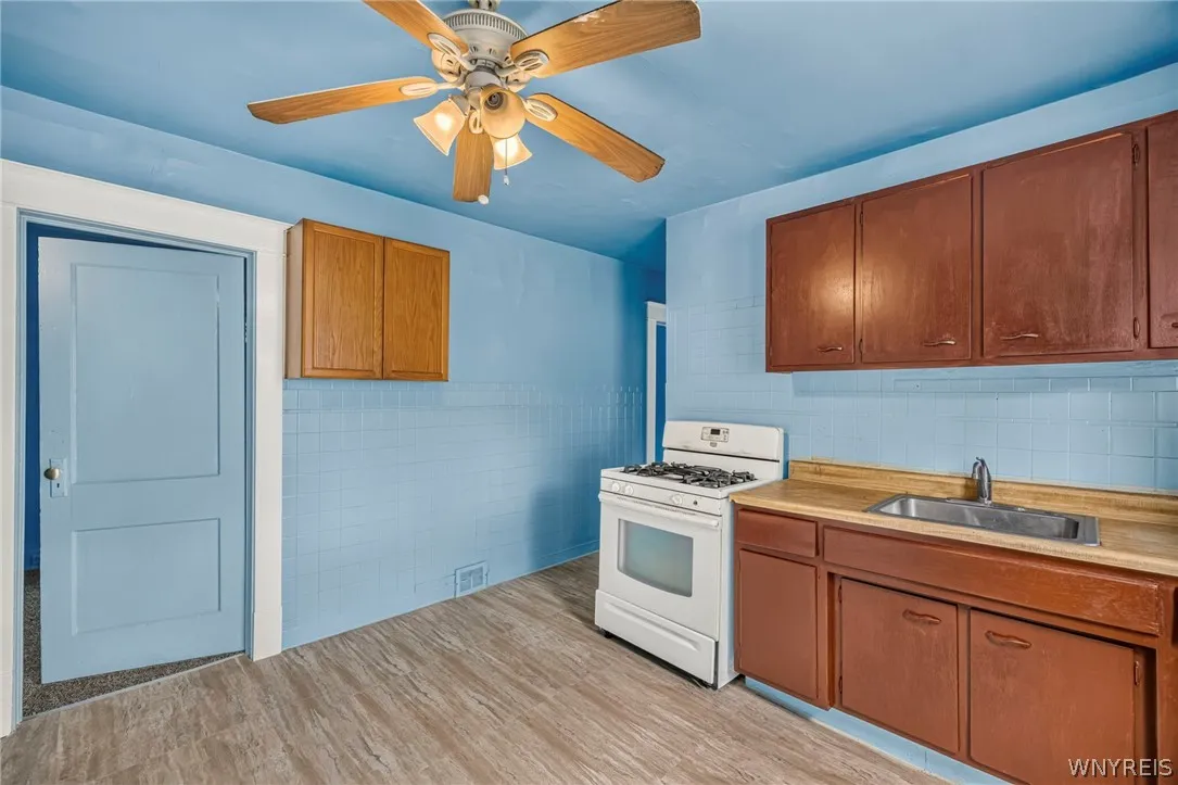 333 Vermont Street, Buffalo, New York 14213, Buffalo, New York 14213, 6 Bedroom Bedrooms, ,2 BathroomBathrooms,Residential,For Sale,333 Vermont Street, Buffalo, New York 14213,0,B1719353