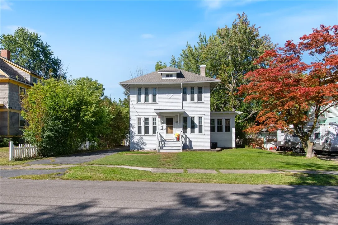 122 Wilson in Newark NY! Walk to so many venues! Food, entertainment, shopping!