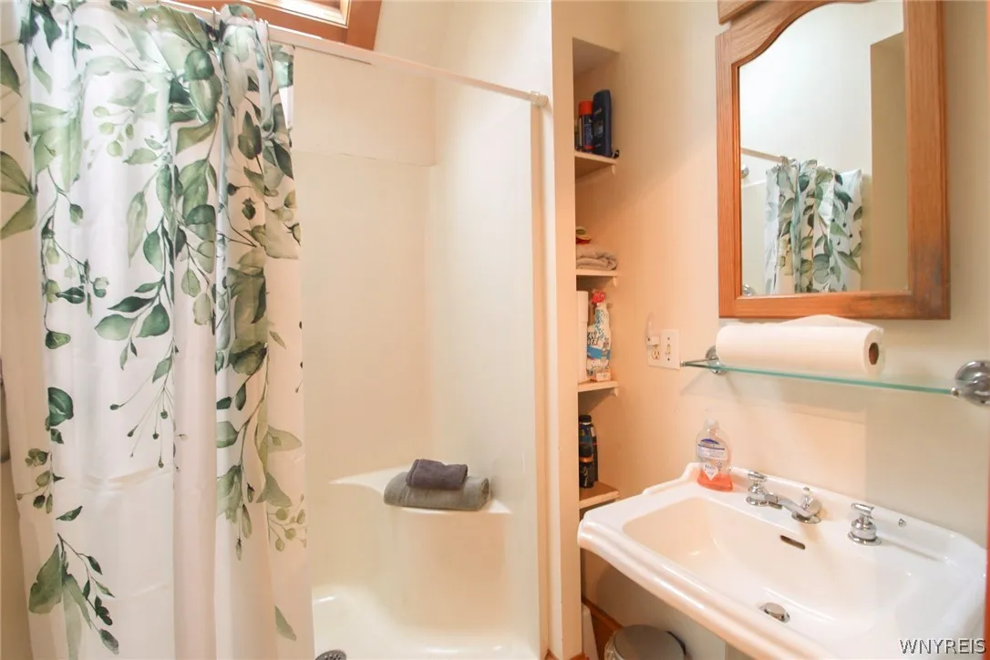 512 Ohio Street, Ridgeway, New York 14103, Ridgeway, New York 14103, 4 Bedroom Bedrooms, 7 Room Rooms,1 BathroomBathrooms,Residential,For Sale,512 Ohio Street, Ridgeway, New York 14103,0,B1718468