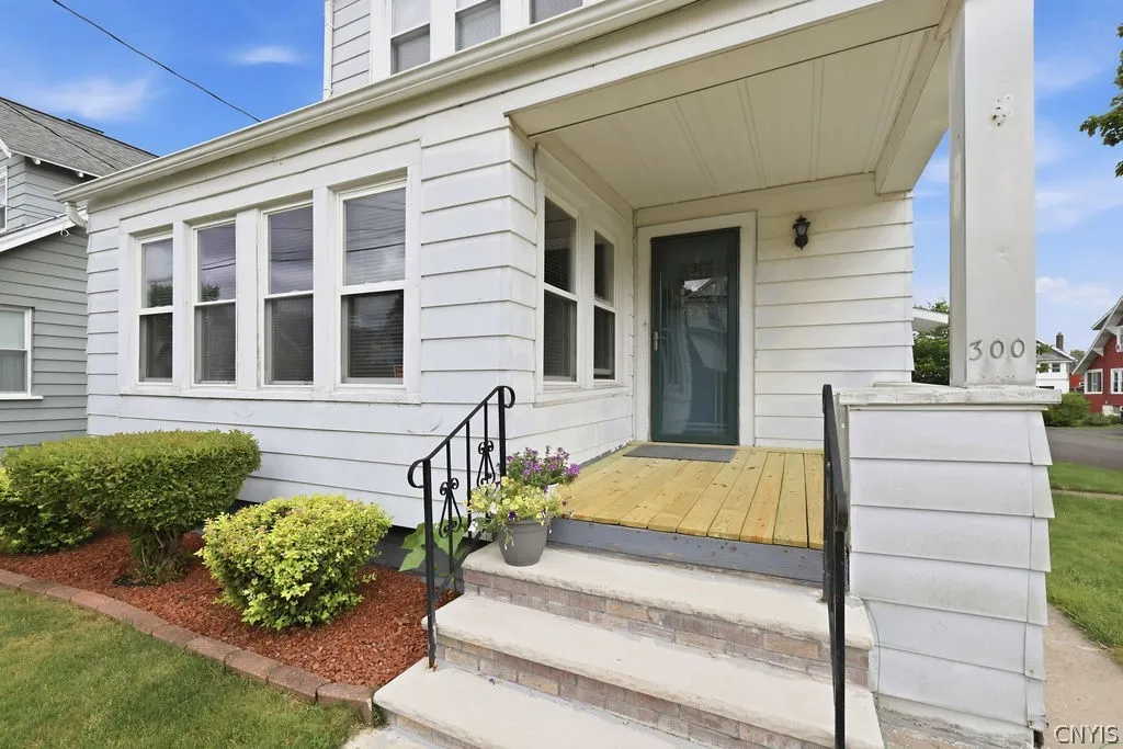 300 Malverne Drive, Syracuse, New York 13208, Syracuse, New York 13208, 3 Bedroom Bedrooms, 8 Room Rooms,1 BathroomBathrooms,Residential,For Sale,300 Malverne Drive, Syracuse, New York 13208,0,S1719343