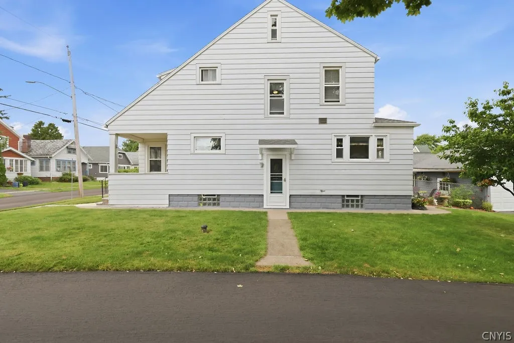 300 Malverne Drive, Syracuse, New York 13208, Syracuse, New York 13208, 3 Bedroom Bedrooms, 8 Room Rooms,1 BathroomBathrooms,Residential,For Sale,300 Malverne Drive, Syracuse, New York 13208,0,S1719343