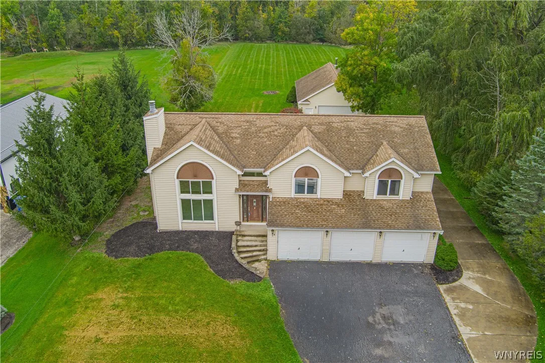 5507 Oakwood Drive, Pendleton, New York 14120, Pendleton, New York 14120, 4 Bedroom Bedrooms, 11 Room Rooms,3 BathroomBathrooms,Residential,For Sale,5507 Oakwood Drive, Pendleton, New York 14120,0,B1715145