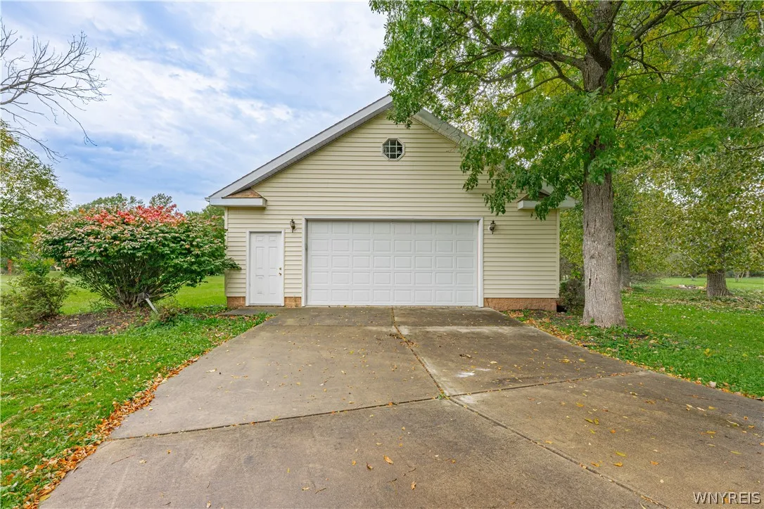 5507 Oakwood Drive, Pendleton, New York 14120, Pendleton, New York 14120, 4 Bedroom Bedrooms, 11 Room Rooms,3 BathroomBathrooms,Residential,For Sale,5507 Oakwood Drive, Pendleton, New York 14120,0,B1715145