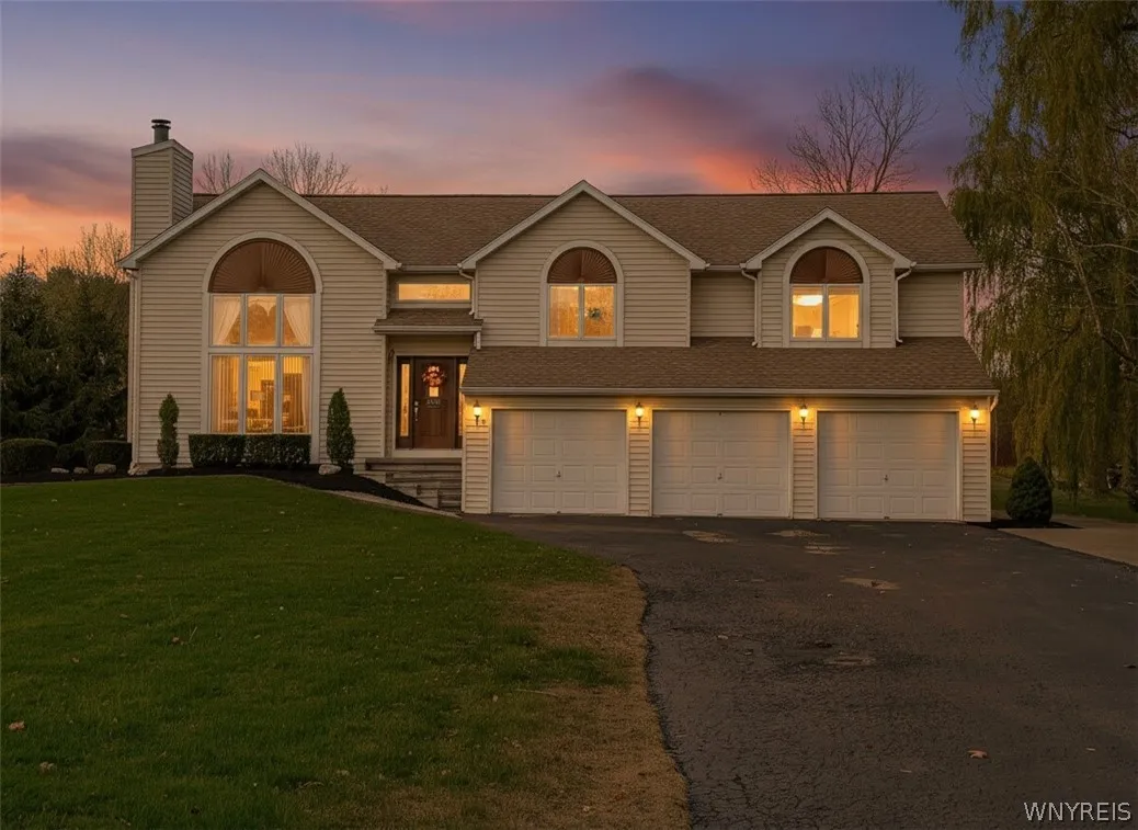 5507 Oakwood Drive, Pendleton, New York 14120, Pendleton, New York 14120, 4 Bedroom Bedrooms, 11 Room Rooms,3 BathroomBathrooms,Residential,For Sale,5507 Oakwood Drive, Pendleton, New York 14120,0,B1715145