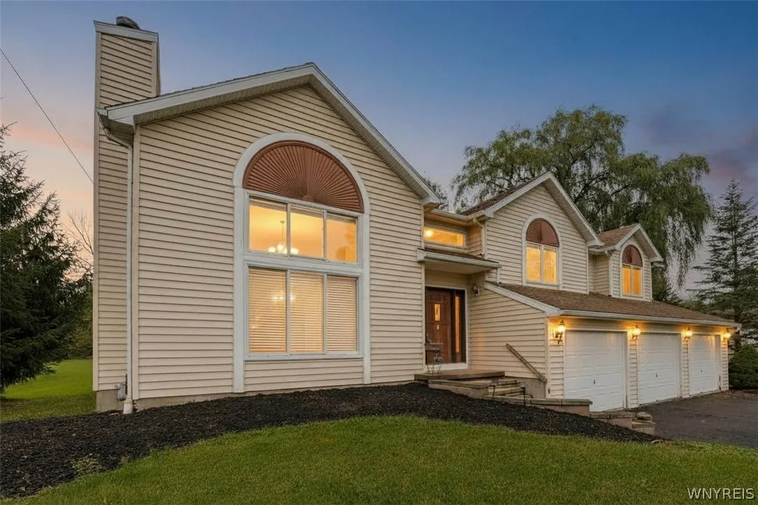 5507 Oakwood Drive, Pendleton, New York 14120, Pendleton, New York 14120, 4 Bedroom Bedrooms, 11 Room Rooms,3 BathroomBathrooms,Residential,For Sale,5507 Oakwood Drive, Pendleton, New York 14120,0,B1715145