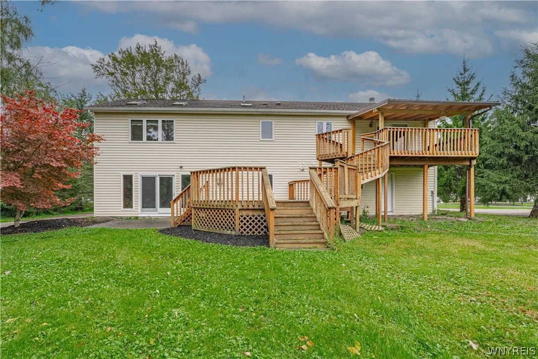 5507 Oakwood Drive, Pendleton, New York 14120, Pendleton, New York 14120, 4 Bedroom Bedrooms, 11 Room Rooms,3 BathroomBathrooms,Residential,For Sale,5507 Oakwood Drive, Pendleton, New York 14120,0,B1715145