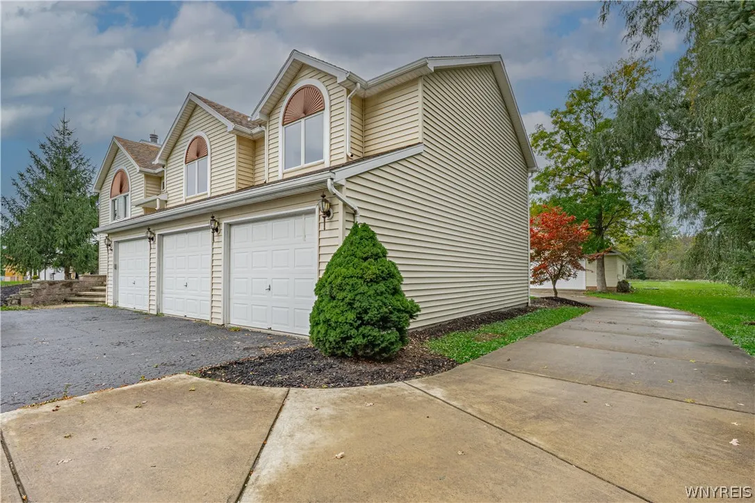 5507 Oakwood Drive, Pendleton, New York 14120, Pendleton, New York 14120, 4 Bedroom Bedrooms, 11 Room Rooms,3 BathroomBathrooms,Residential,For Sale,5507 Oakwood Drive, Pendleton, New York 14120,0,B1715145