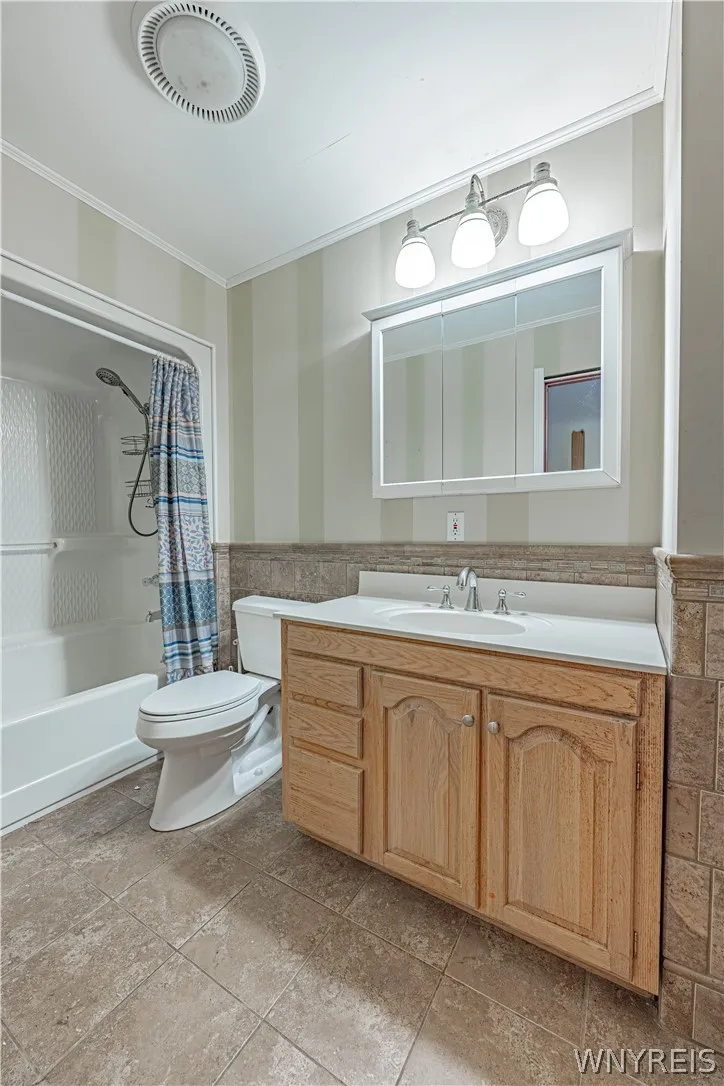 5507 Oakwood Drive, Pendleton, New York 14120, Pendleton, New York 14120, 4 Bedroom Bedrooms, 11 Room Rooms,3 BathroomBathrooms,Residential,For Sale,5507 Oakwood Drive, Pendleton, New York 14120,0,B1715145