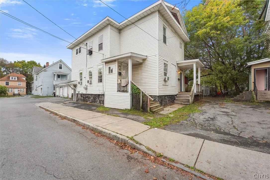 410 Seward Street, Syracuse, New York 13203, Syracuse, New York 13203, 5 Bedroom Bedrooms, ,2 BathroomBathrooms,Residential,For Sale,410 Seward Street, Syracuse, New York 13203,0,S1716976