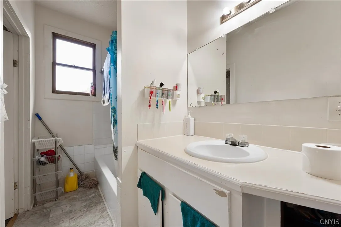 410 Seward Street, Syracuse, New York 13203, Syracuse, New York 13203, 5 Bedroom Bedrooms, ,2 BathroomBathrooms,Residential,For Sale,410 Seward Street, Syracuse, New York 13203,0,S1716976